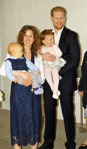Luzia und Stefan mit Matilda und Emilian.